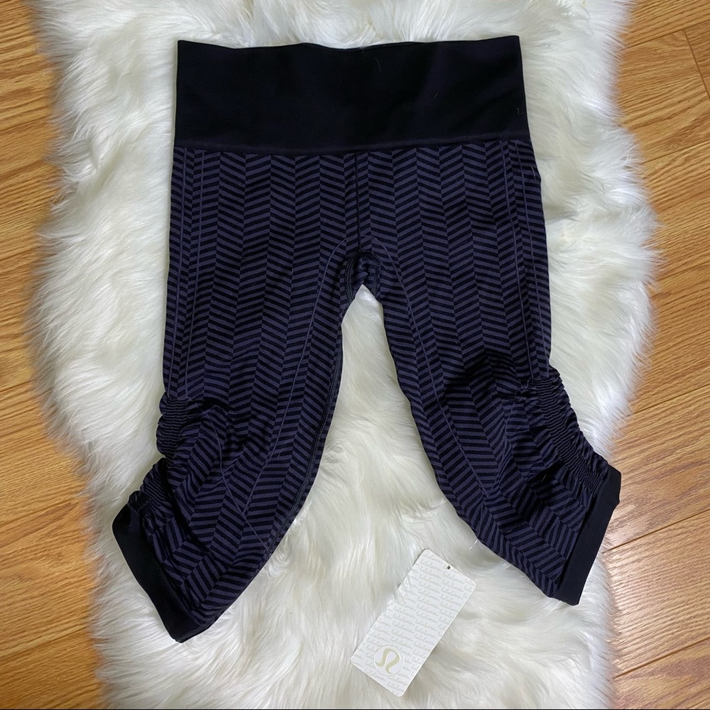 NWT Lululemon In The Flow Crop II Naval Blue Sz 8